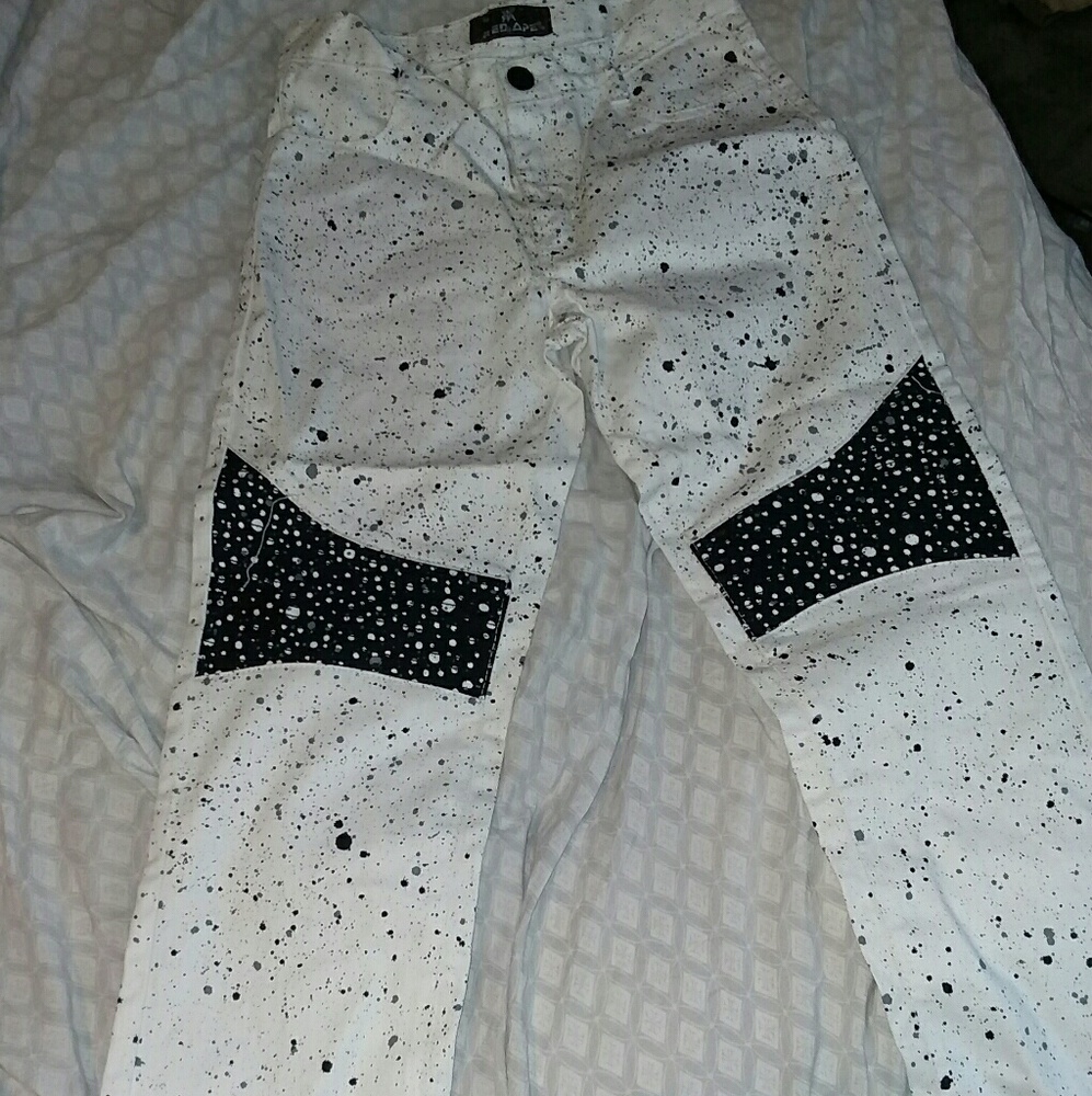 BLACK AND WHITE PAINT SPLATTERED JEANS